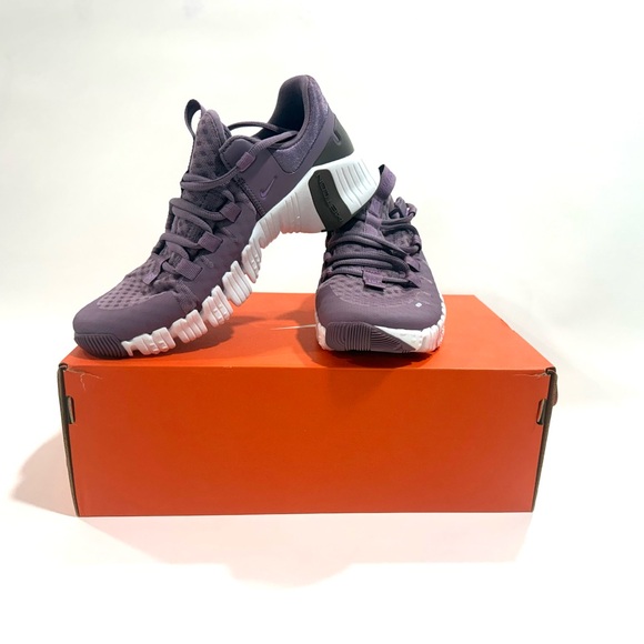 Nike Women’s Running Sneakers Purple Fuchsia Size 7.5 NWT Athletic Shoes - Picture 4 of 8